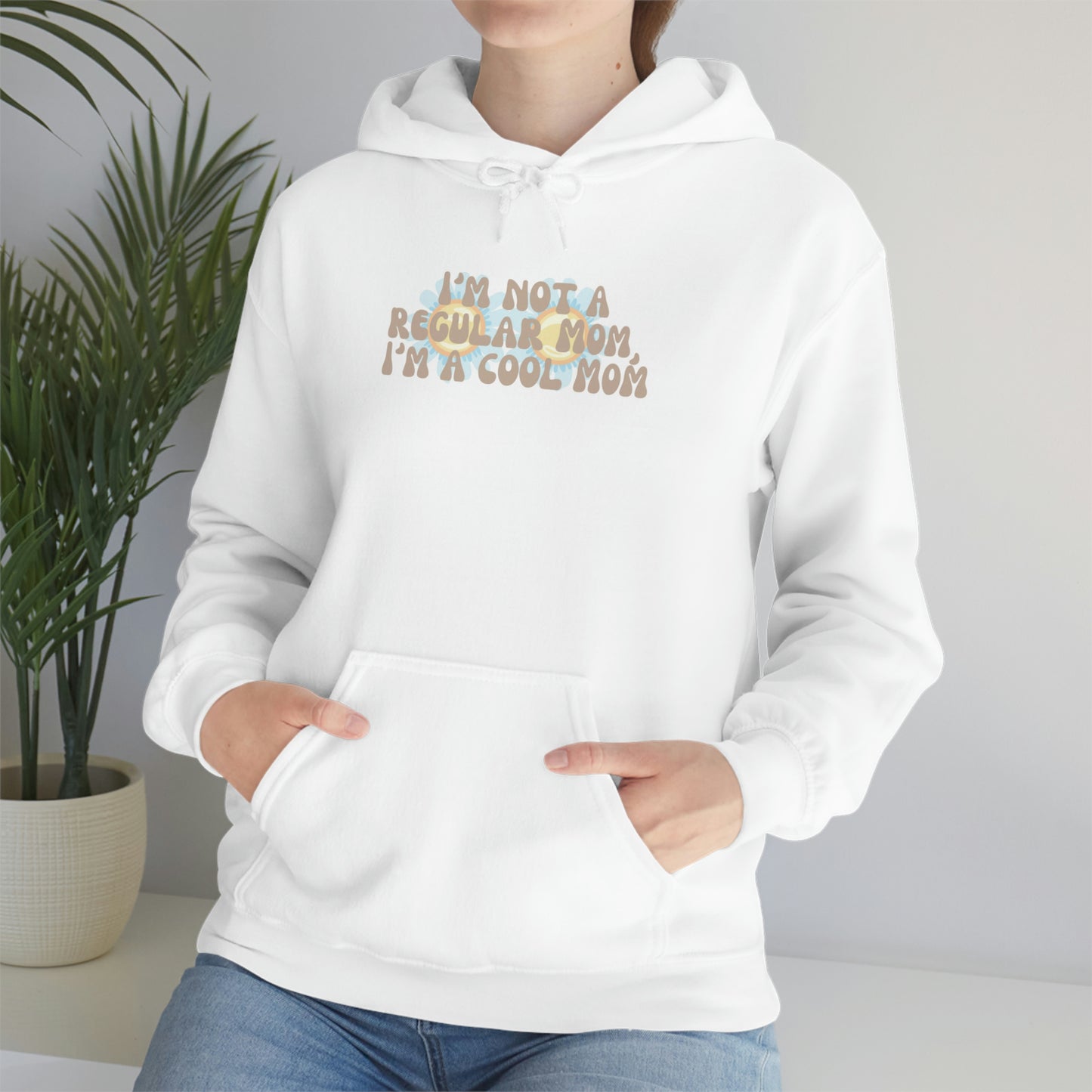 Im not a regular Mom, Im a cool Mom Unisex Heavy Blend Hooded Sweatshirt