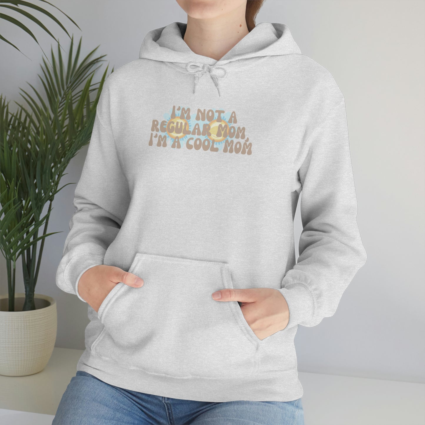 Im not a regular Mom, Im a cool Mom Unisex Heavy Blend Hooded Sweatshirt