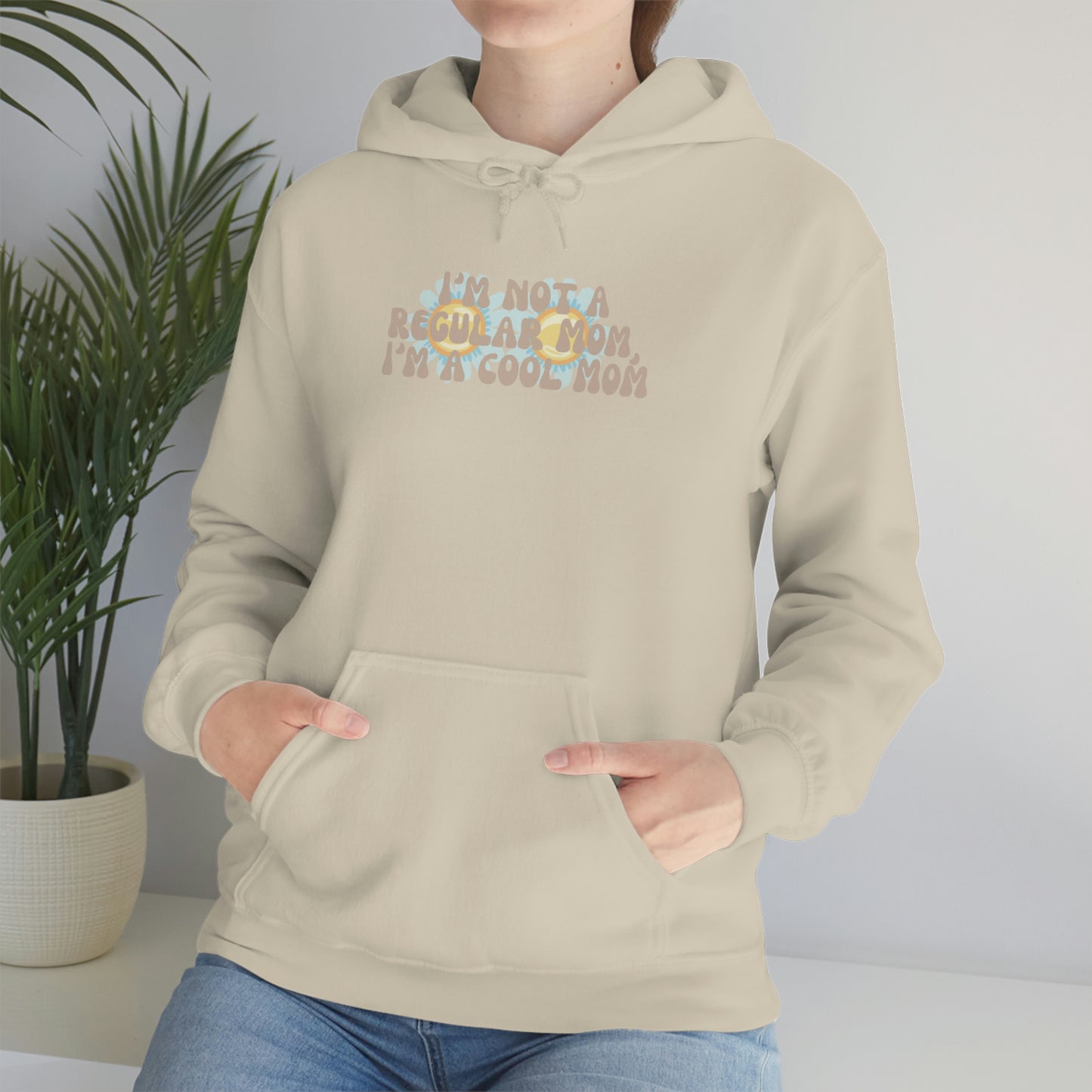 Im not a regular Mom, Im a cool Mom Unisex Heavy Blend Hooded Sweatshirt