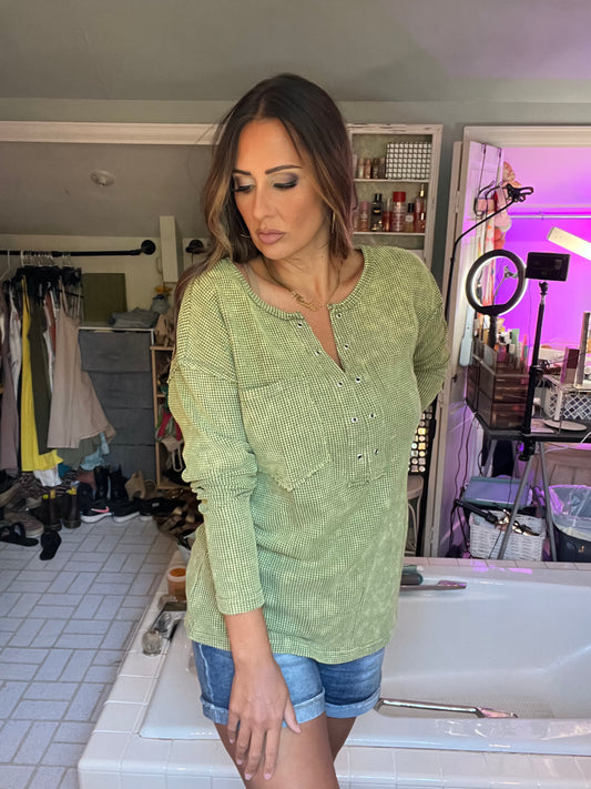 WASHED THERMAL TOP WITH EYELET PLACKET AND FRONT PATCH POCKET