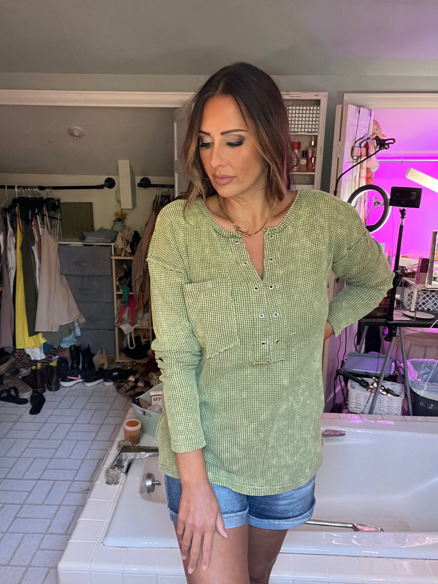 WASHED THERMAL TOP WITH EYELET PLACKET AND FRONT PATCH POCKET